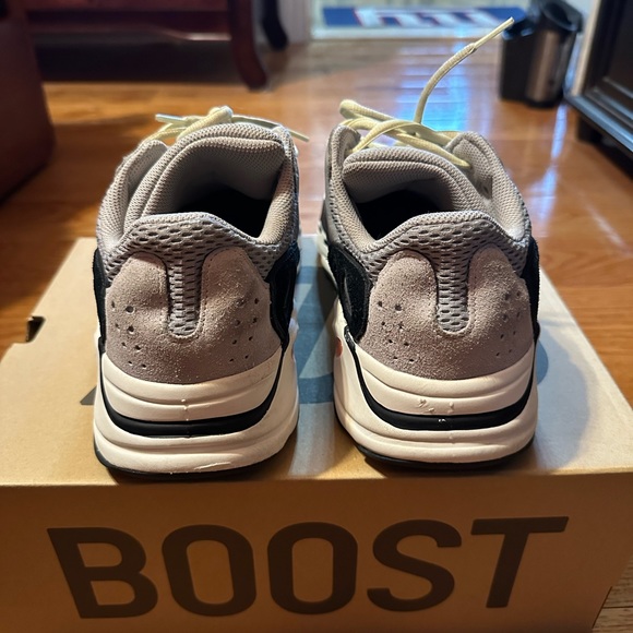 Adidas Yeezy Boost Waverunner 700 Size 10 - Picture 4 of 8